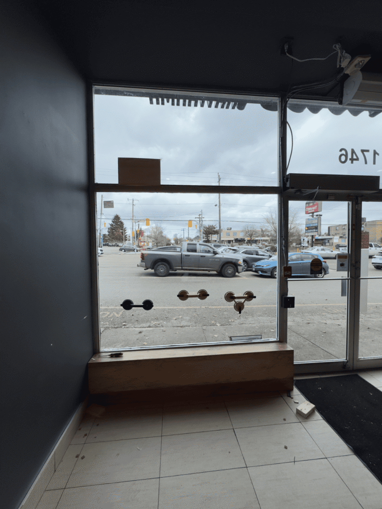 Commercial and Residential Glass Replacement (78)